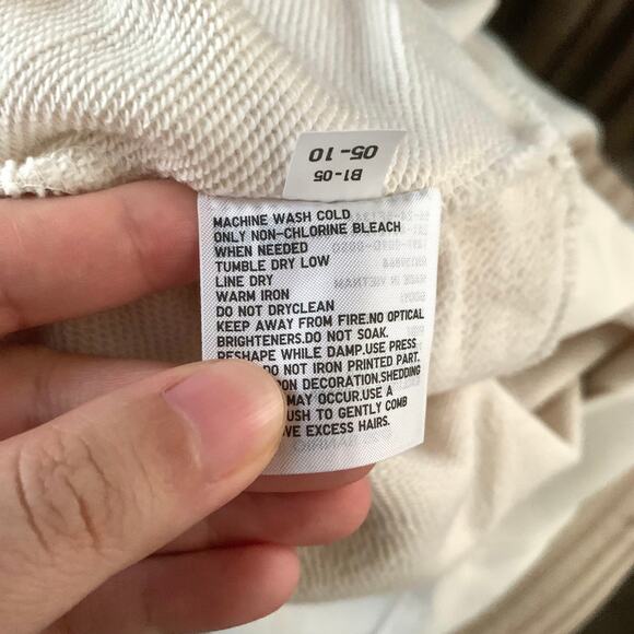 Uniqlo Sanrio Characters Supermarket Grocery Sweatshirt in Off White - Picture 12 of 12